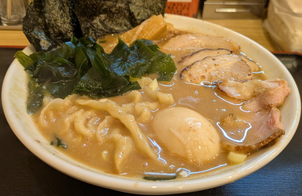toitsu_5's tweet photo. このラーメン屋さんのせいで､
他の海老味噌󠄀ラーメンが食べれなくなった。

めちゃくちゃ旨い。
この海老味噌󠄀ラーメン

(自家製麺 大輝） https://t.co/DLI6sBXDVi