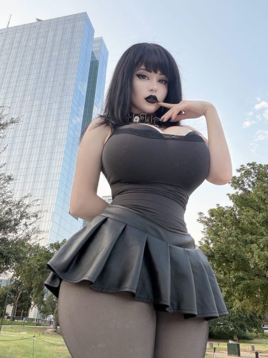 ghostetteOG's tweet photo. still booored someone cum with an interesting opener and be talkative and interesting ik its hard for yall🙄

#wankbattle #wankchat https://t.co/MsJnRXpZok
