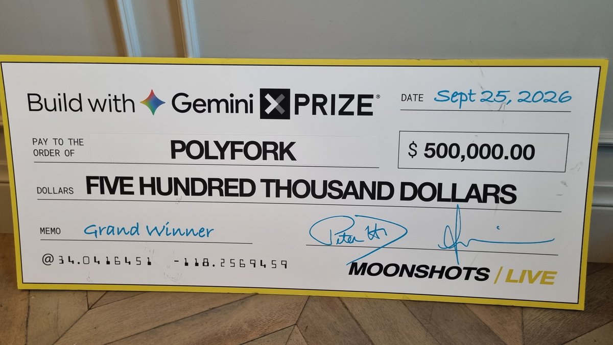 lucas_martinic's tweet photo. GUYS... I won a thing https://t.co/2lXKxMCR68