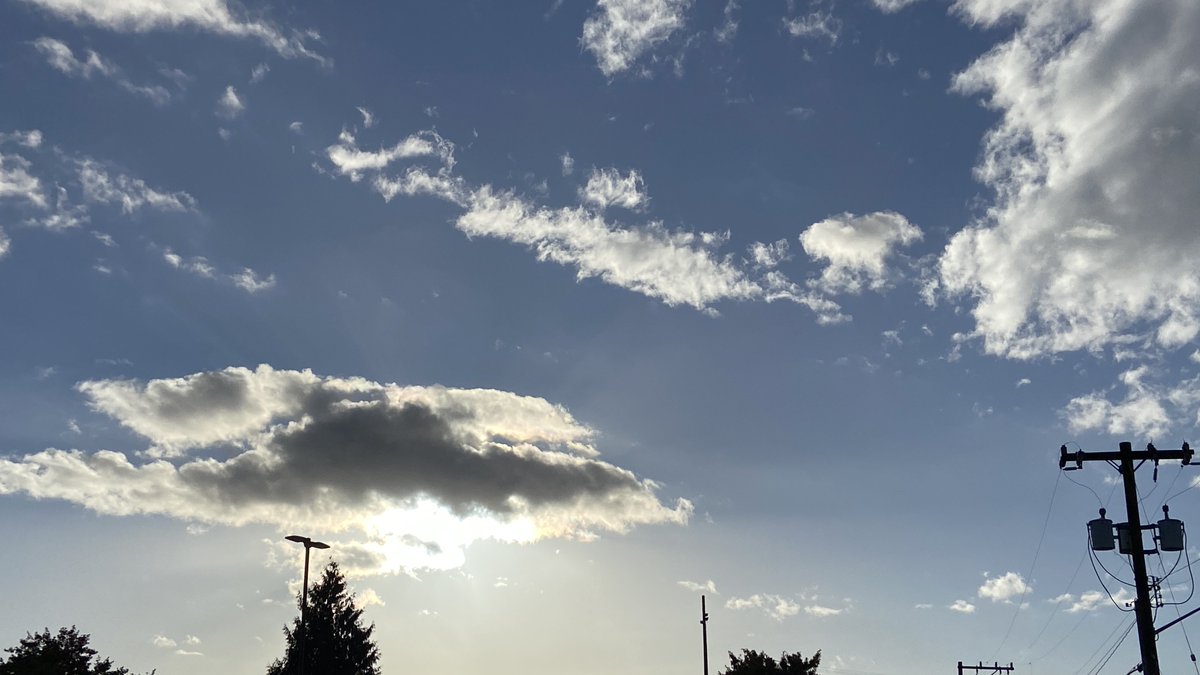 rayzrlove's tweet photo. Beacon Hill After a day of rain, the sun-break experience.
56° F / 14° C
Winds E
#areyouexperienced
#wawx #PNW #sunbreaks https://t.co/vUfmDDAEgz