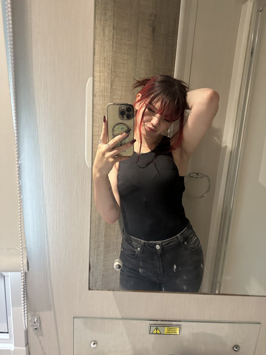 MiraLane98G's tweet photo. hot girl having a hot girl moment in a hot girl mirror🔥 https://t.co/4jYvG7ruvx