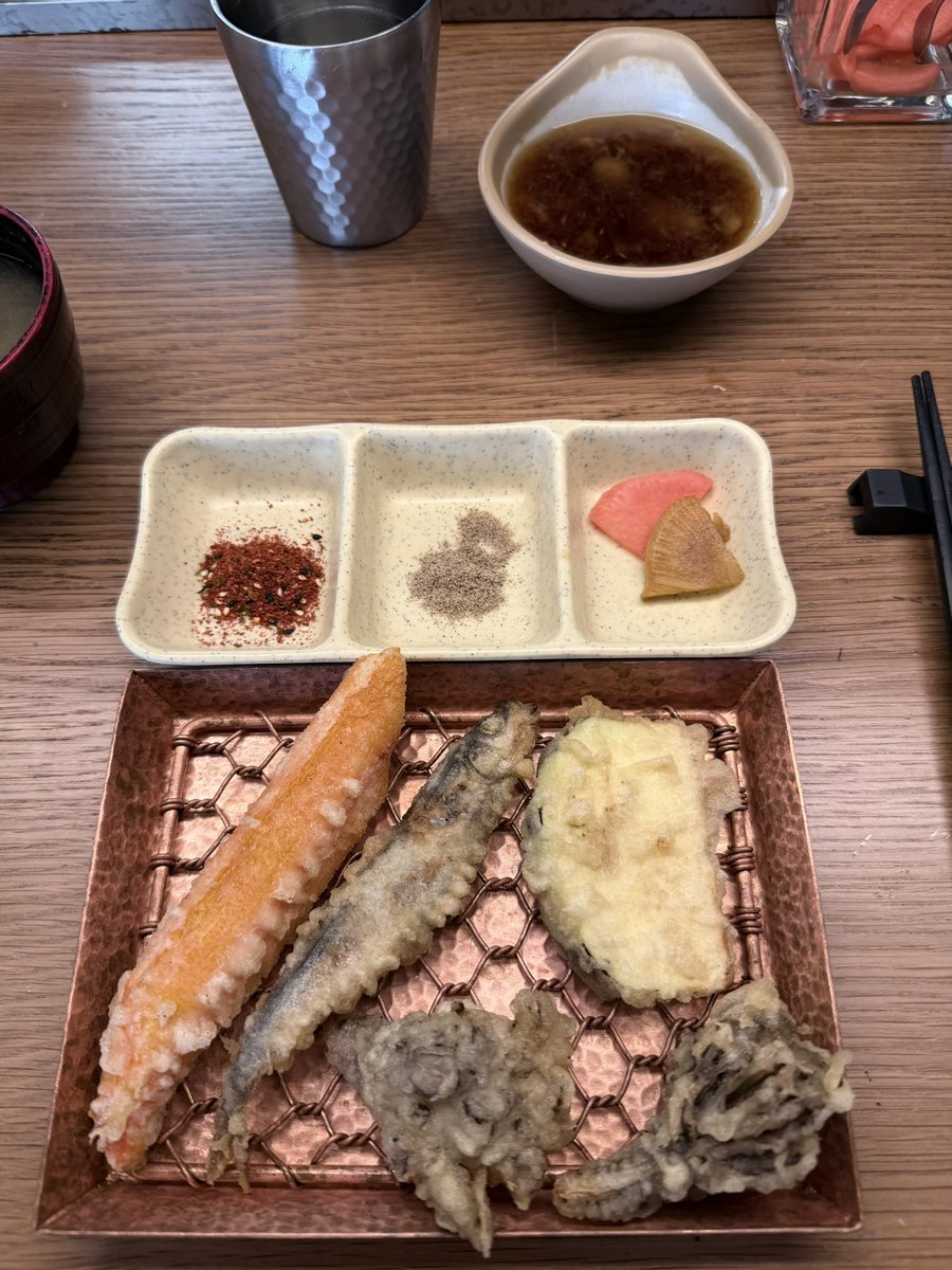 Mianwgk's tweet photo. 猛猛吃饭🍽️ https://t.co/iCvaRW5pOX
