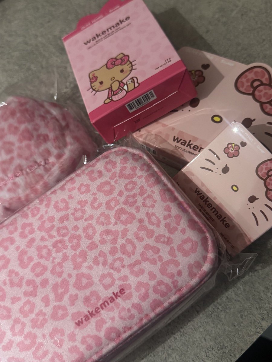 yjbubble's tweet photo. [260925] 1:20PM KST

🐈‍⬛ : Everyone, this isn’t an ad or anything, I just got this Kitty and it’s so cute that I wanted to brag

💬 : It isn’t an ad! Just sharing something good you found ㅎㅎ 
ㄴ🐈‍⬛ : How can I resist [showing off] something this good https://t.co/HmV1aaDImz