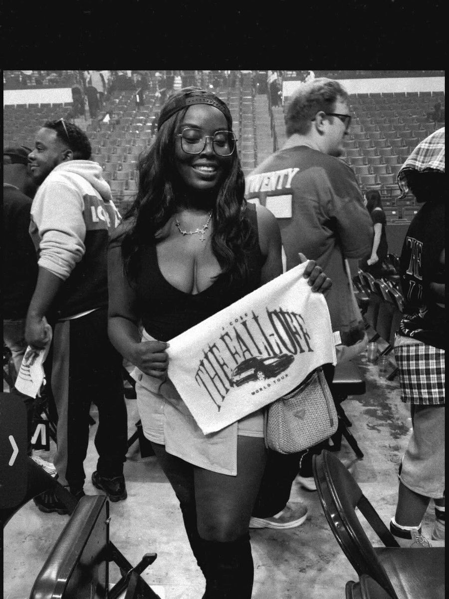 SimplyMaurii's tweet photo. No such thing as Life that’s better than Yours #TheFallOffTour #Dreamer #ColeWorld #Fayetteville #NC https://t.co/EZWwybvgvk
