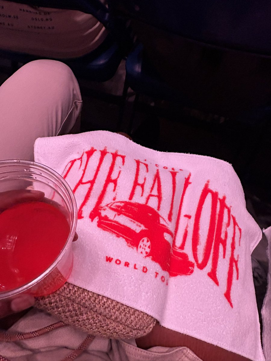 SimplyMaurii's tweet photo. No such thing as Life that’s better than Yours #TheFallOffTour #Dreamer #ColeWorld #Fayetteville #NC https://t.co/EZWwybvgvk