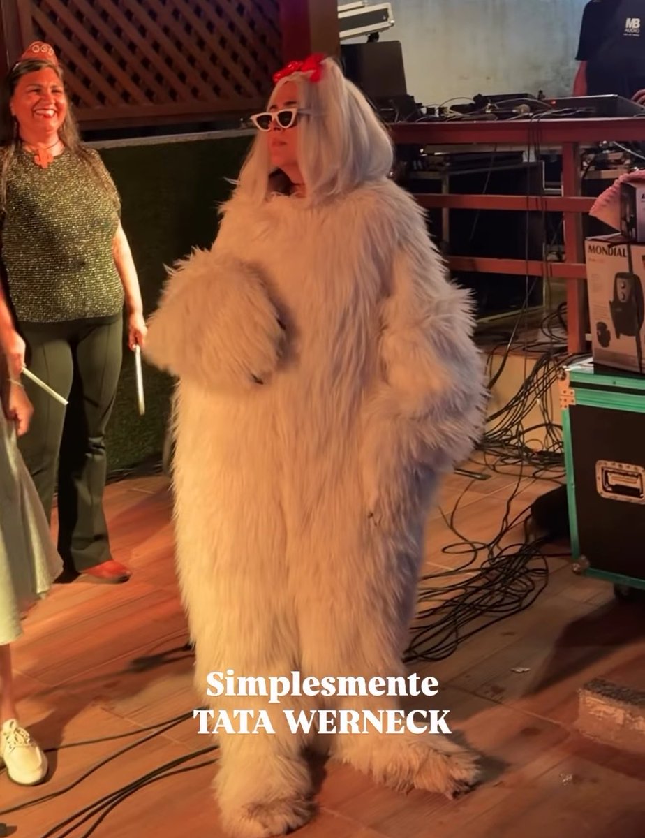 yaxscomentss's tweet photo. eu to chorando de rir com a tata weneck indo de maria antonieta KKKKKKKKKKKKKKKKKKKKKK EU NUNCA QUE ESPERAVA ISSO https://t.co/5ZgoyXXpT3