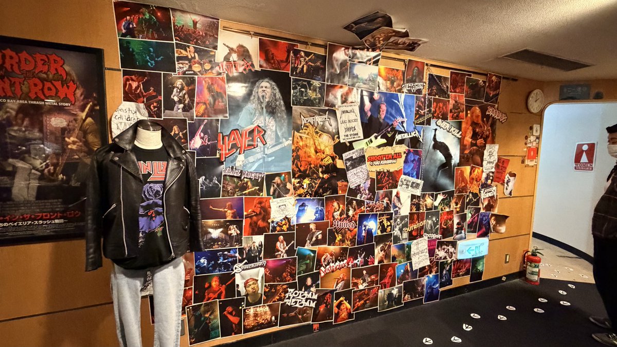 hana244's tweet photo. 客席は40代50代の「あの頃のスラッシャー」だらけだった🤘
そしてディスプレイの意気込みが熱い!
ココバット、アウトレイジ、ユナイテッド
日本のバンドも🔥劇中にあったようにスラッシュは瞬く間に世界に(もちろんここ日本にも)伝播したからなぁ…
続
#murderinthefrontrow
#シネマート新宿 https://t.co/j3VR6HxrgA