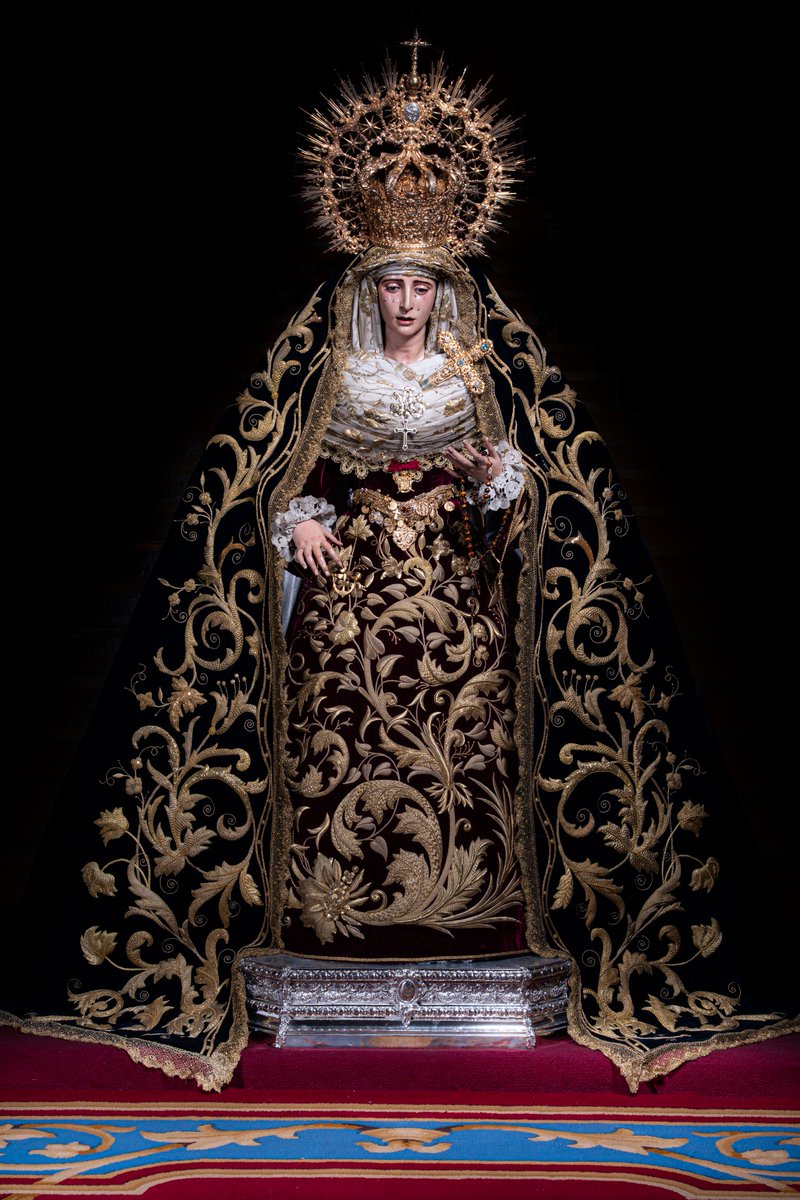 DoloresdelCerro's tweet photo. Nuestra Señora de los Dolores ya espera así ataviada el emocionante reencuentro de esta tarde con sus hijos del Cerro en su devoto besamanos 

¡A Ti nos encomendamos, Salud de los enfermos! ¡Ampáranos!

@RomaMacarena https://t.co/S7RNvrftYA