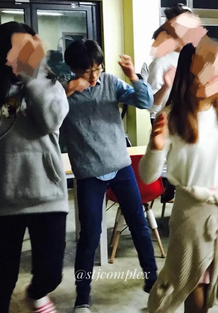 pin0o1_'s tweet photo. 아니 박성호 이남자는 어찌 과사가 계속나옵니까
심지어 해밀학교과거사진만 뜨는거 너무웃기네 https://t.co/u1DqFj9jG0