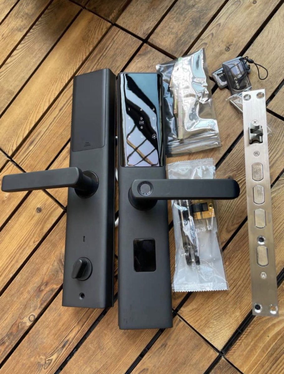 Maiconengines's tweet photo. Smart locks isn’t just for beautification.. 
it is for ease.. 
ease of use: unlock with your finger or face
Good security: no one will be able to open the locks unauthorized 

Get one today and thank me later. 
#trending #techgadgets #iphone18 #viral #elonmusk https://t.co/fD3otBBeuZ