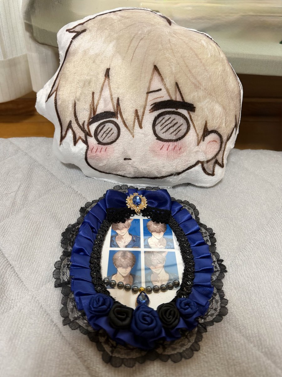 mokyu02424's tweet photo. すずみさん(@j3ekg)から許可をいただいて、しきﾁｬﾝと那月ﾁｬﾝのクッションを作成しましたｯｯ💝🙌🏻
(那月ﾁｬﾝは後日もう一人届きます…🫶🏻)
意外とでっかいもちもち達………👀
那月ﾁｬﾝも一応ほっぺぽかぽかなんだけど映らないｮッ😂 https://t.co/iZlw20Mc5G
