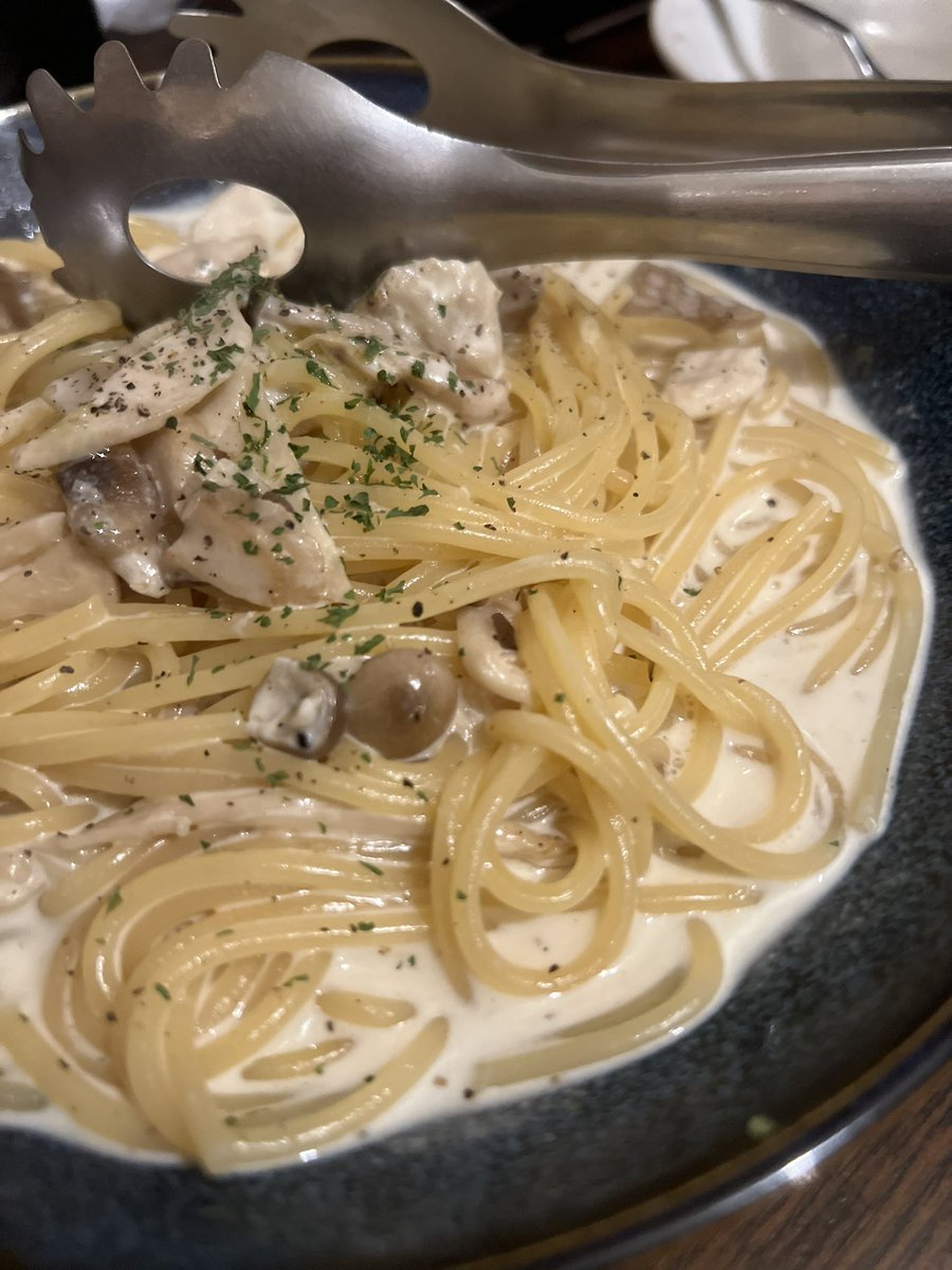 Misty_amarcord's tweet photo. きのーはおmzとご飯食べてからアマルだったー！カプレーゼとワインが美味しすぎた😭✨️
さいきん涙脆くてダメだ〜。
いつもありがとう！💋

本日はブーツ・イベント！ https://t.co/qbs4X6PVlQ