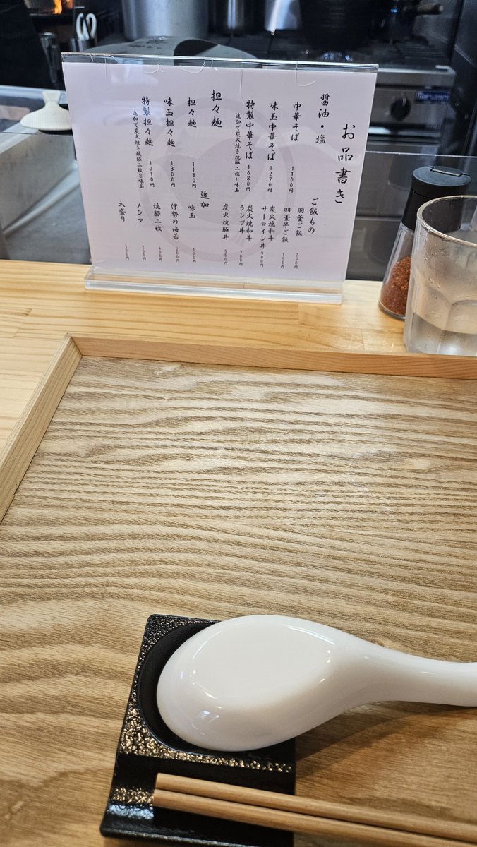 kouji_209's tweet photo. 今日の昼飯🍜
太田市 中華そばHIBARIさんへ❗️
限定 背黒煮干しそば 塩&amp;炭火焼和牛サーロイン丼を頂きました😋スープを頂くと煮干し感はあるけどえぐ味は感じず新麦の自家製麺に絡み👍和牛サーロイン丼は卵黄を絡めて頂くと👍両品共に最高に🐴🐴でした🤗皆様 有り難う御座います🙇‍♂️&amp;ごちそうさまでした🫡 https://t.co/yRIKuzPe7n