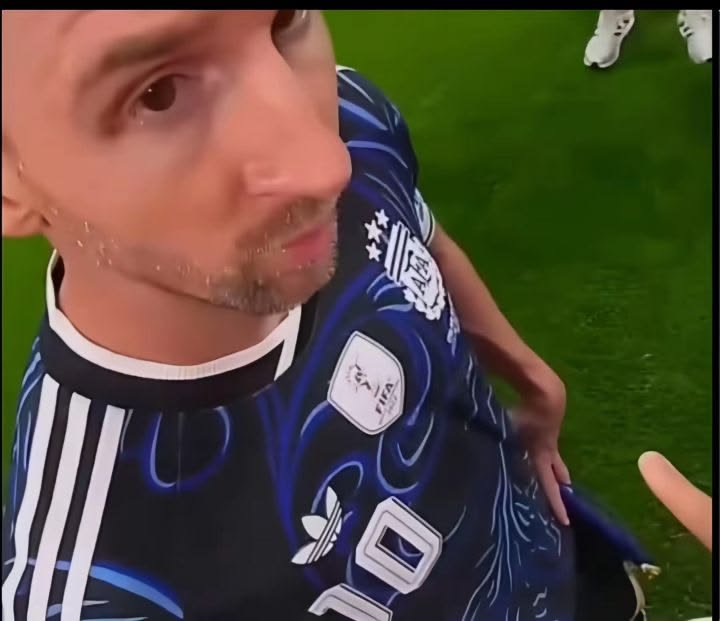 Ruthnowsu's tweet photo. One of my favorite photos of Messi. https://t.co/Ydu7ylaHU6