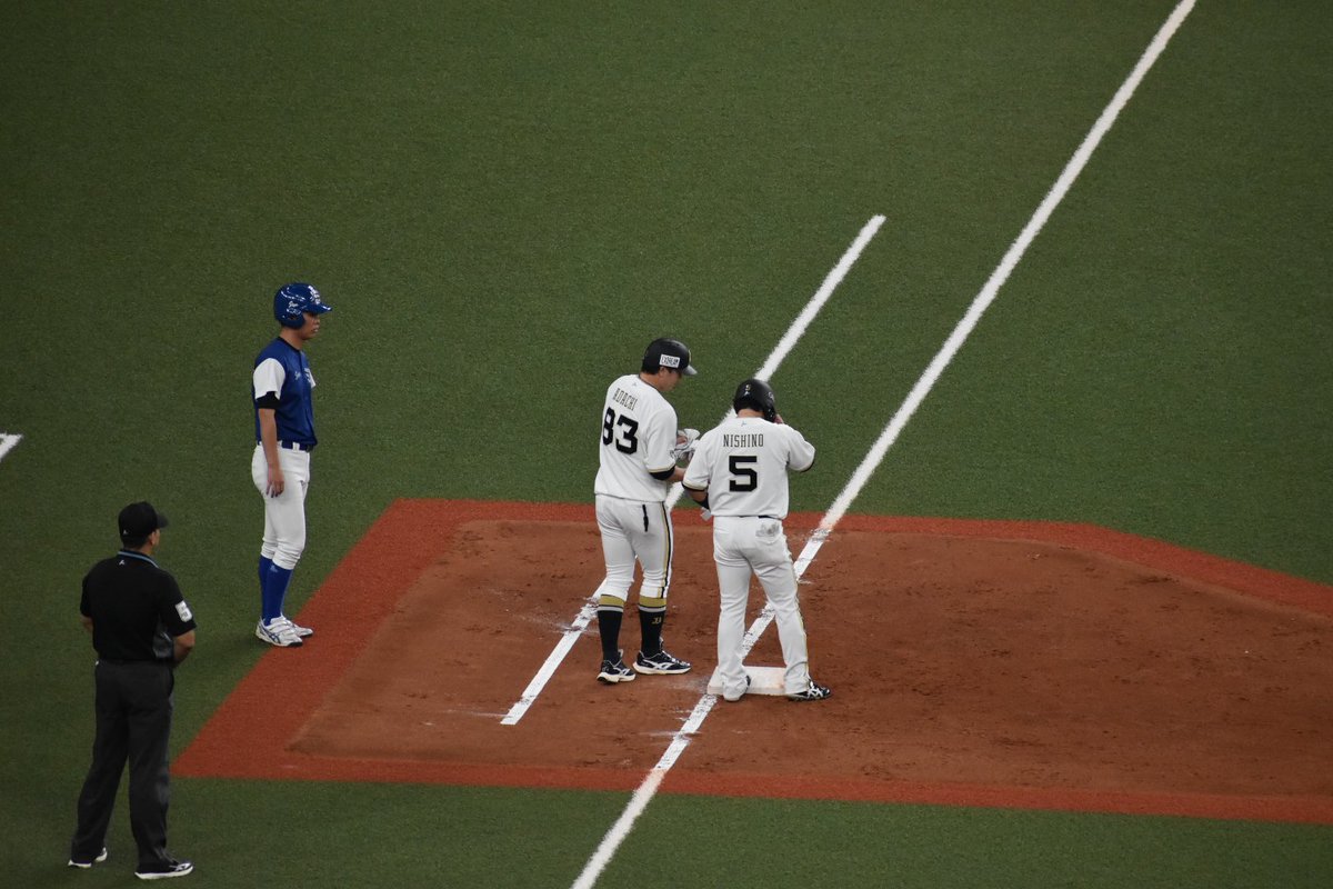 676__u's tweet photo. 安達さんが西野さんのこと
ポンポンってしてるの
良すぎにも程があったのに
撮り逃してるのなに？🫩📷

#Bs2026 https://t.co/1bkrVe40DN