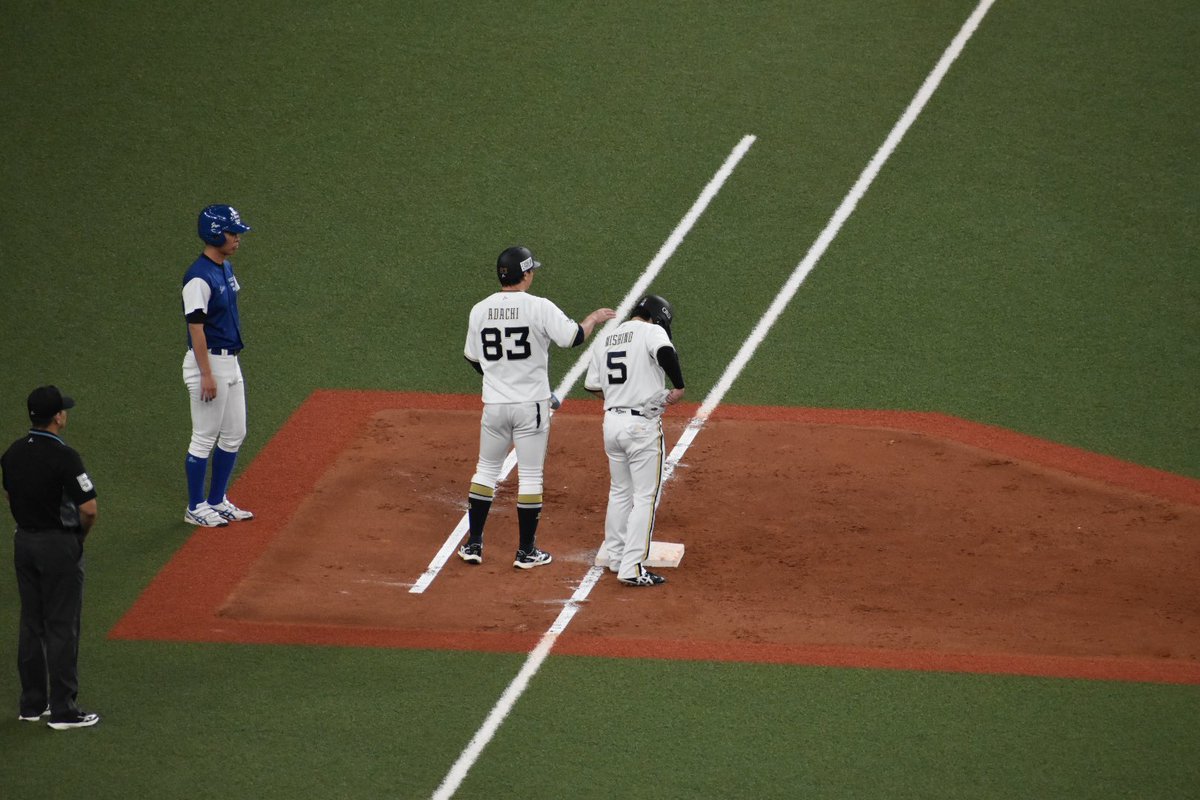 676__u's tweet photo. 安達さんが西野さんのこと
ポンポンってしてるの
良すぎにも程があったのに
撮り逃してるのなに？🫩📷

#Bs2026 https://t.co/1bkrVe40DN