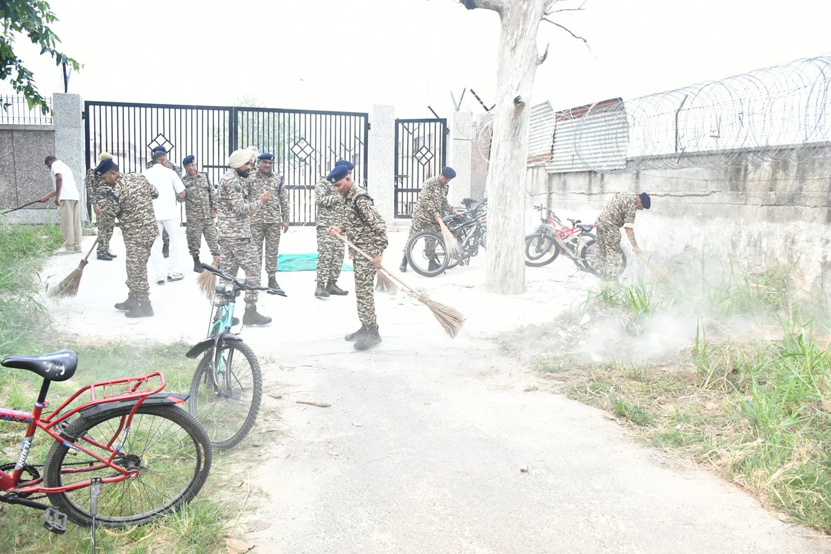 gcjdrcrpf's tweet photo. Swachhata Hi Seva ( SHS) #SHS2026 campaign-2026 Programme was successfully carried out at KV School Saraikhas, Jalandhar (PB) as on 25/09/2026  with active participation of GC CRPF personnel along with Students and teachers  promoting cleanliness, hygiene, and community awareness https://t.co/DJmvhJmcFA