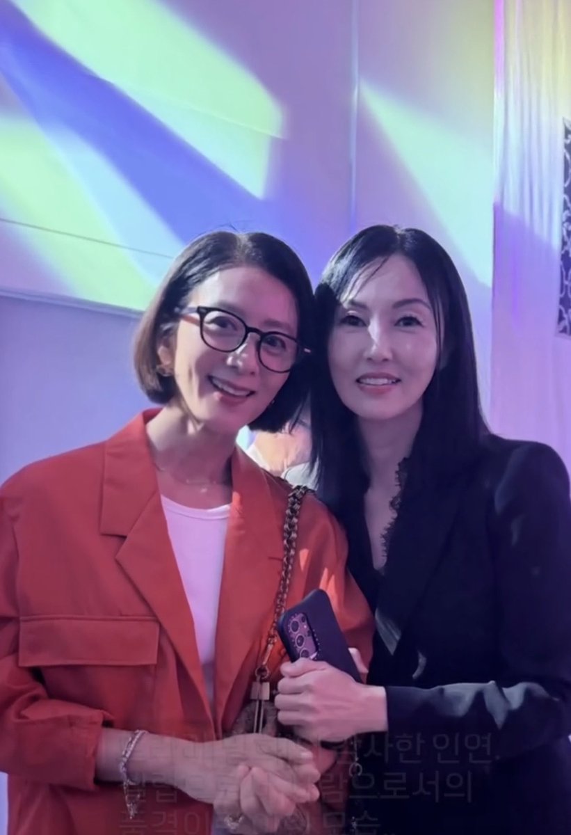 kayeayem_'s tweet photo. Ohhhh, it’s so refreshing to see you again, Kim Hee-ae!
You’re always such a lovely sight. 🧡
#KimHeeAe #김희애 https://t.co/9Bez8JT5k5