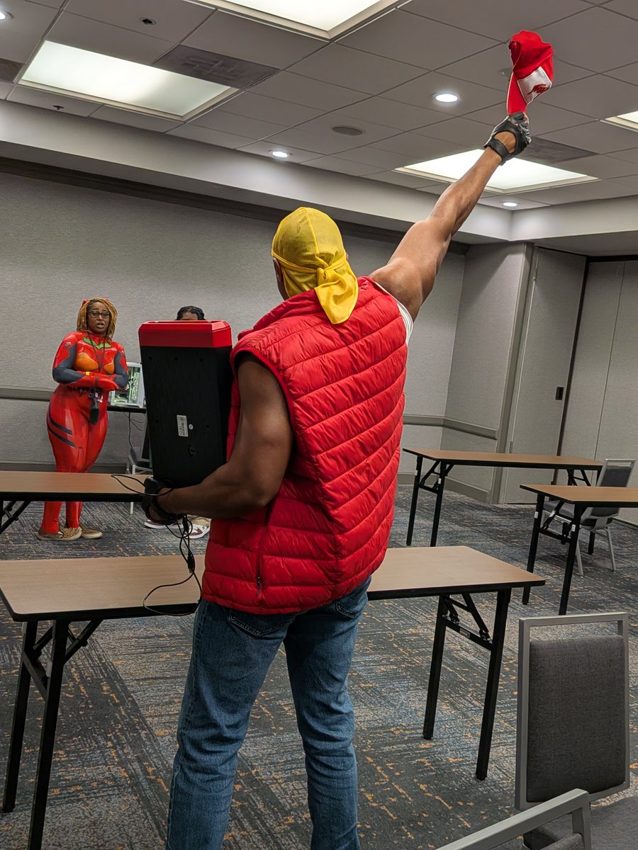 tajh256's tweet photo. Terrell Beauregard had a good day at the Con today. https://t.co/vCZMeVieZA