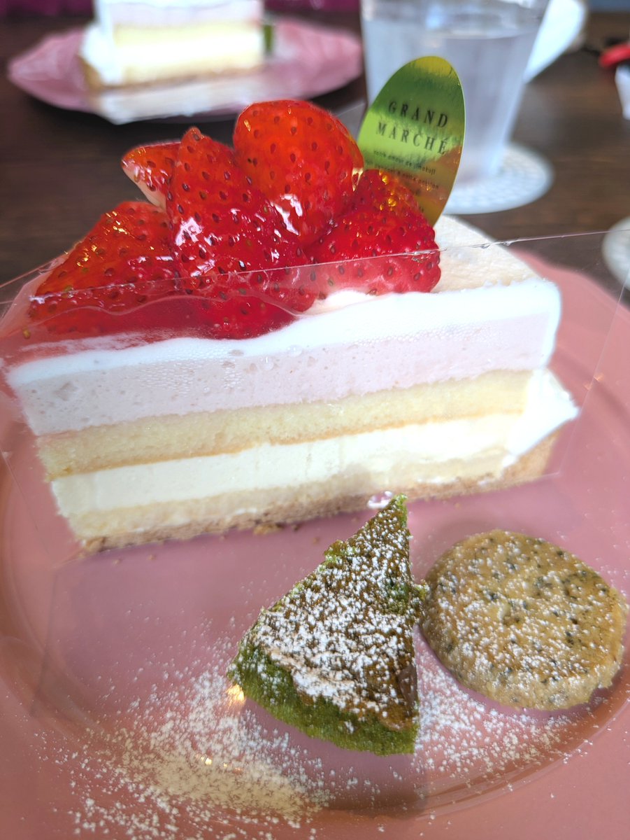 jepkemoi0208's tweet photo. 劇団四季のオペラ座の怪人、平日夜のちょいお値打ち価格で前から7列目が一席だけ空きがあったので取った〜！やったー！なんだか急に元気になってきた😆写真は先週の連休でランチやおやつで食べたものシリーズ！🍰🍽️🍛 https://t.co/jN8FO1yNgl