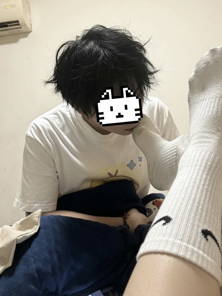 Onedie666's tweet photo. 依旧出轨，大家不要曝光我
好有意思啊 #体育生 https://t.co/X53RwCXvDT