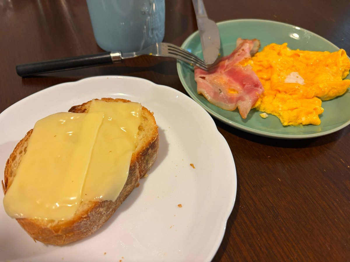 osdysy's tweet photo. タカキベーカリーノ石窯フランスは美味しいなあ https://t.co/G1X9inYmbm
