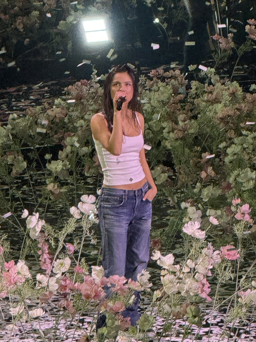 lovelybonsz's tweet photo. I feel like we kinda have the same body idk https://t.co/NKtrIlMb1X