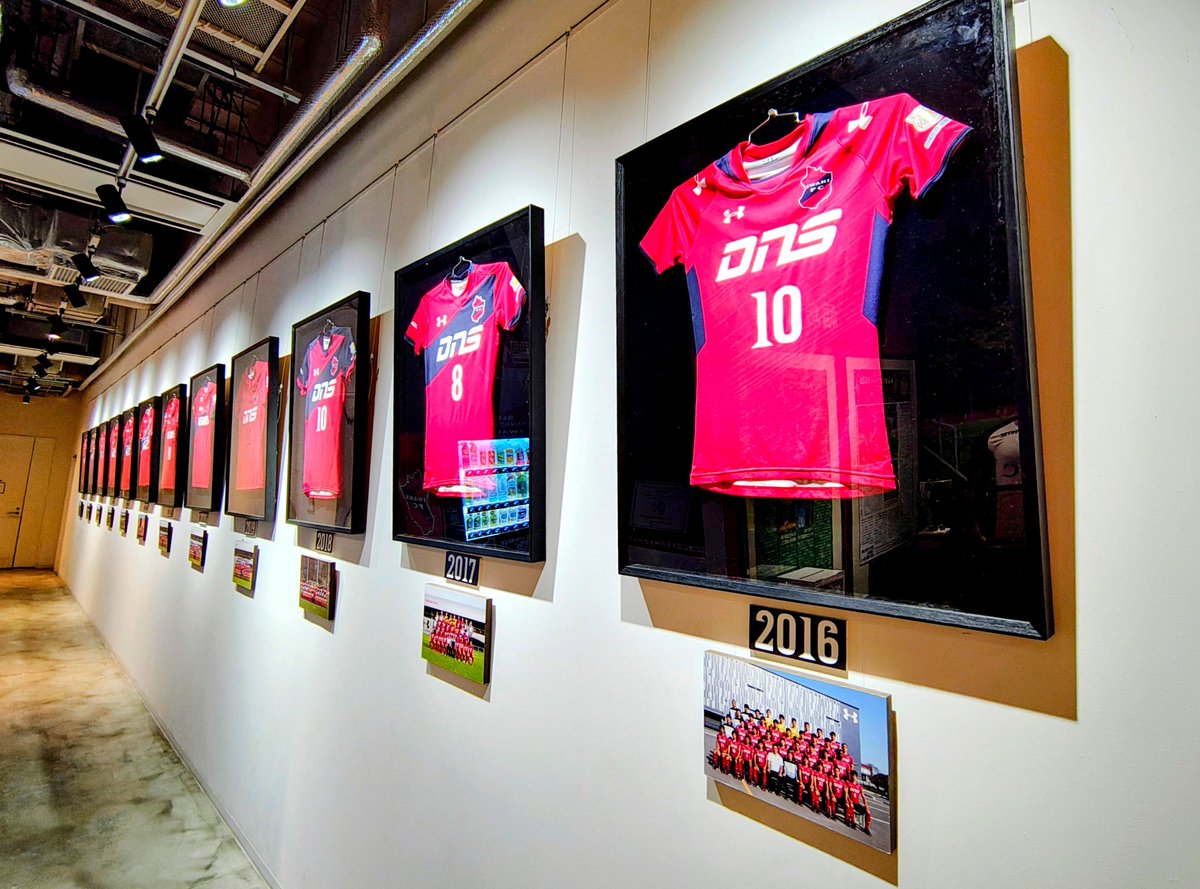 ILSOCCER_A's tweet photo. シルバーウィーク、いわきFCの練習場に寄り道。歴代の集合写真が貼ってあったので、日高選手探ししてきました📷️

#日高大 選手

#jefunited
#ジェフ千葉 https://t.co/z7R9vKWJS2