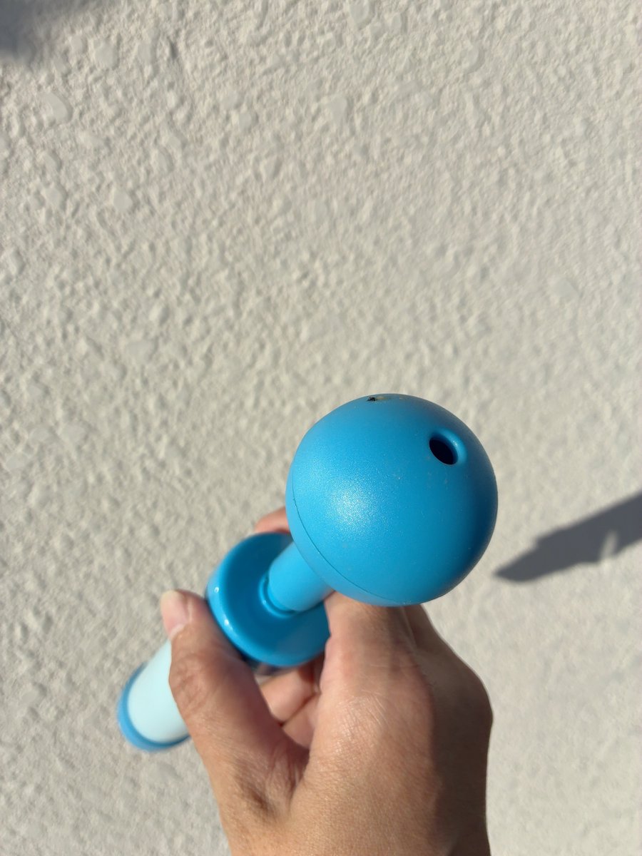 nazo_san's tweet photo. 問題としては、ポンプだから手元の穴から水が噴き出ることくらい？自分に水がかからないように気をつける必要あり https://t.co/K94EvV9ubJ