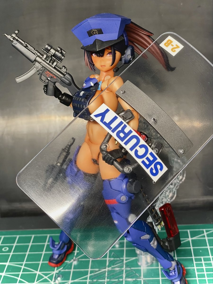 Blaze_On_Bloom's tweet photo. ウワァァァァァ…!!
どけ…!! メガミデバイスの生みの親が家族を人質に取られてドスケベギミックを考えさせられてるんだぞ!!

こんな時に俺たちメガミマスターがドスケベメガミで応援しないでなんになるんだ😭!!

これはたった今すべての組み立て工程を終えたポリスコルのドスケベ形態だよ!! https://t.co/cmqP73IfTy