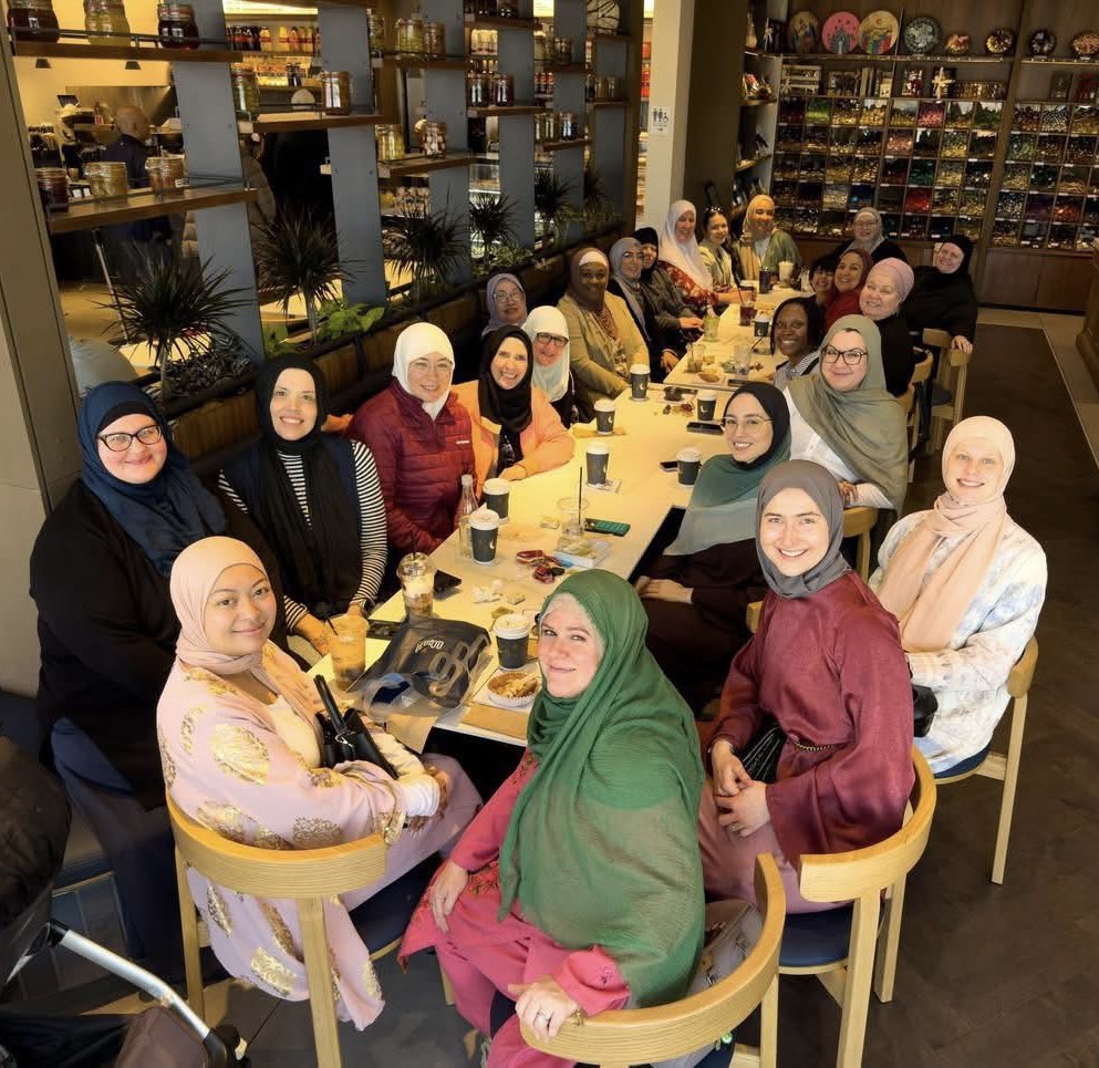RevertStoriesx's tweet photo. These women embraced Islam. ☪️ 

Yes, All of them. 😍 https://t.co/GBtDGCrlU8