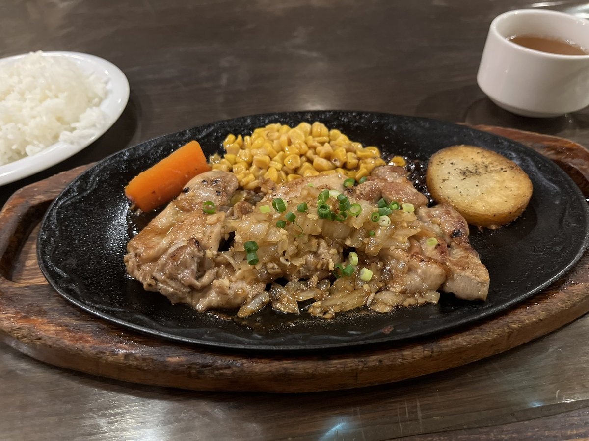daaaaaausagi's tweet photo. 茗荷谷　バンビ

チキンステーキとライスとスープで880円。味濃いのがちょっときつい。
平日も土日も14:00-17:00でサービスタイムやってるから、ランチ食べそびれた日にいいね。 https://t.co/lRa579IXoa