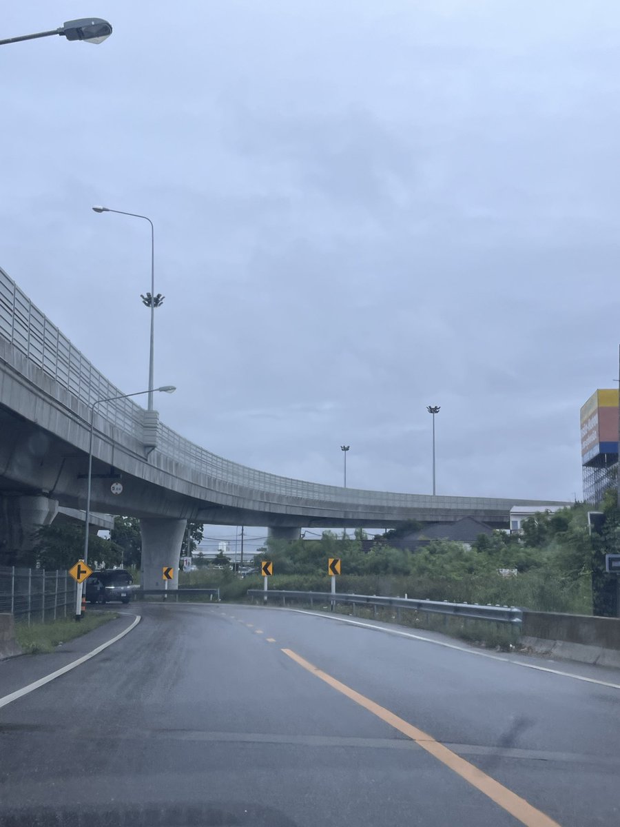 mrmongkhon1138's tweet photo. @js100radio 13:30 บางใหญ่ นนทบุรี 🌧️ ฝนตกปรอยๆ ตลอดเวลา https://t.co/kCEkyBmLHd