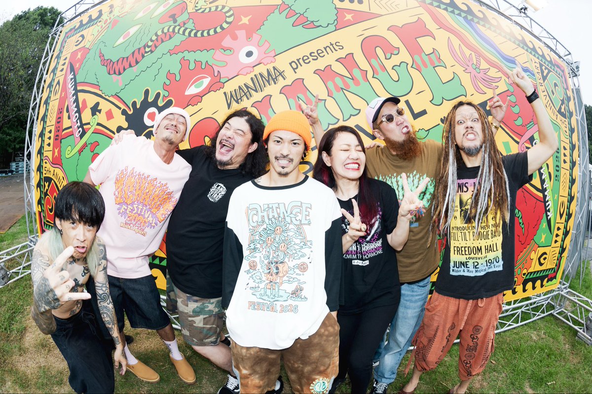 WANIMA_KENTA's tweet photo. ホルモン×WANIMA

@MTH_OFFICIAL 

#ワンチャンスフェス https://t.co/MHHur6kYSc