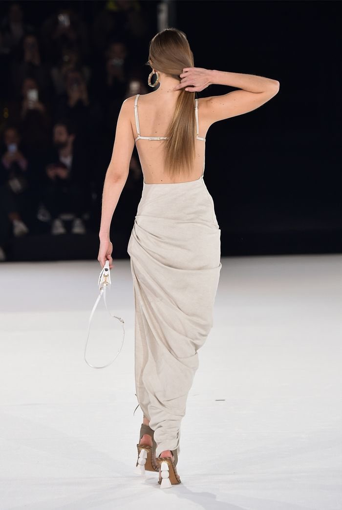 bekeestitches's tweet photo. Gigi Hadid had every advantage when she entered fashion, but she still had to prove she could stand on her own. 🥺 

Born into one of fashion’s most recognizable families, she had the connections and opportunity from the start. But over the years, she built a career that became much bigger than simply being a Hadid.

Having a famous name can open the first door, but staying relevant for years requires building something that belongs to you.