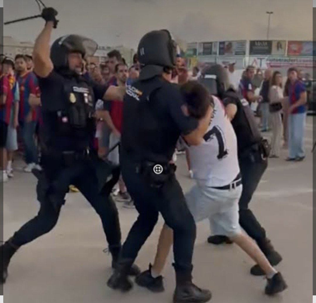 ARPolicias's tweet photo. 🚨 HA LLEGADO LA HORA DE UN NUEVO MODELO POLICIAL🚨
✳️LA LEY MORDAZA NO ES COMPATIBLE CON LA REALIDAD SOCIAL
✳️EL USO DE LA FUERZA INJUSTIFICADA SOLO CONDUCE A MÁS VIOLENCIA
✳️LAS UNIDADES UIPS SUS PROTOCOLOS DEBEN SER REVISADOS 
✳️LAS TÉCNICAS DE MEDIACIÓN SON  FUNDAMENTALES https://t.co/Ctnz8OhsXj