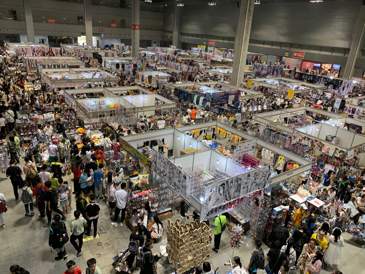 CharaLevarcpx's tweet photo. Just had the best time at this weekend’s anime convention! Got amazing art prints, met such cool creators, and can’t wait to go back next year ， https://t.co/9INABZfYF7