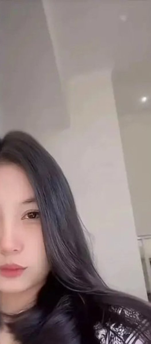 Como_Eu's tweet photo. Viral Banyuwangi celeb Bilqis who's going mega viral on TikTok 😀

https://t.co/Eh47VRf1sf https://t.co/BH1ycbbYTU