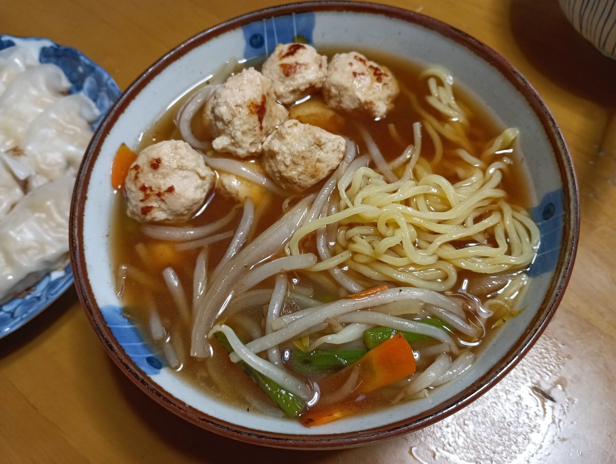 tereteretree's tweet photo. @gokuraku_do つくね茹でた出汁でラーメン作った😋つくねも入れてうまし https://t.co/x2lUL4PrgR