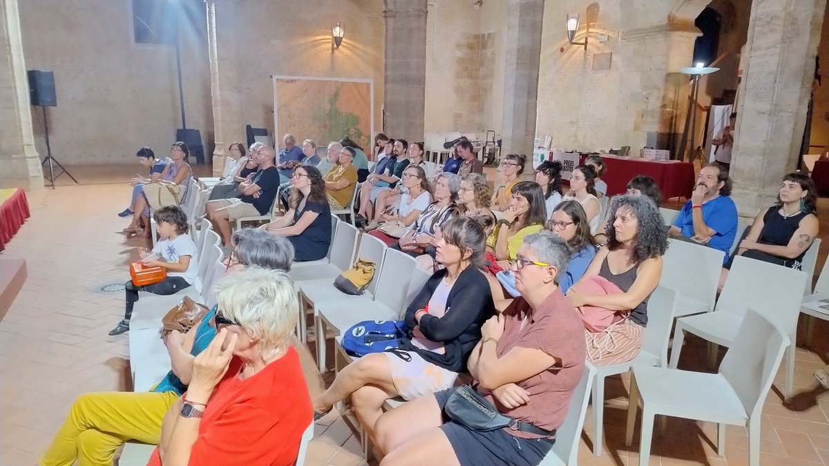 perlhorta's tweet photo. Primera jornada de la XVI Universitat d'estiu de l'horta a Alaquàs. Presentació del llibre " Cuina, paisatge i caliu", sopar a la fresca i sarau popular. 
Reprenem a les 10 amb un taller sobre  l'horta sud després de la DANA. 
A @SomAlaquas https://t.co/UUR1joa9C4