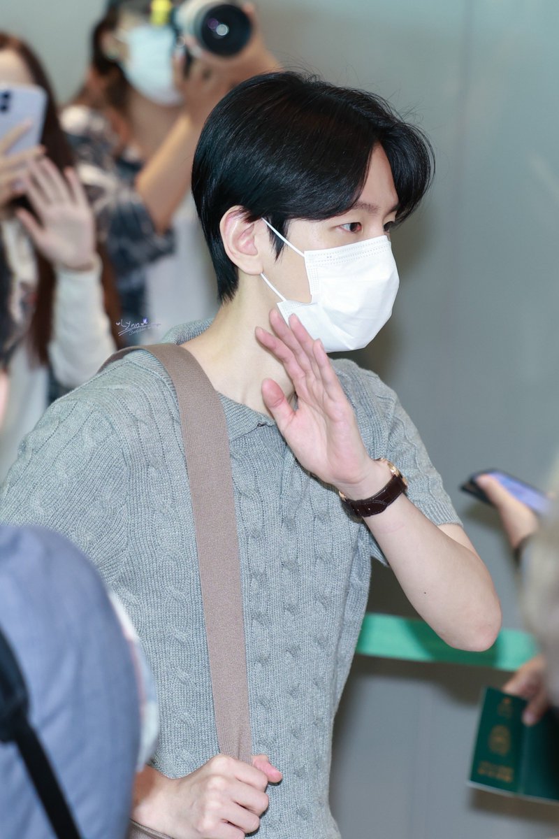 BaekchanLynnee's tweet photo. 🐶🛫260926 ICN

또 만나자💕

@B_hundred_Hyun @BAEKHYUN_INB100
#백현 #BAEKHYUN https://t.co/phrz1KbdNB
