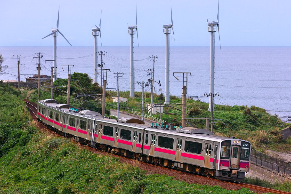 s0811146's tweet photo. とある日の羽越本線

秋田キャラバンMF号各種の酒田回送
定期列車の編成変更いろいろ

701系のかっこよさは時代を超える🙄 https://t.co/K1SbFCd46s
