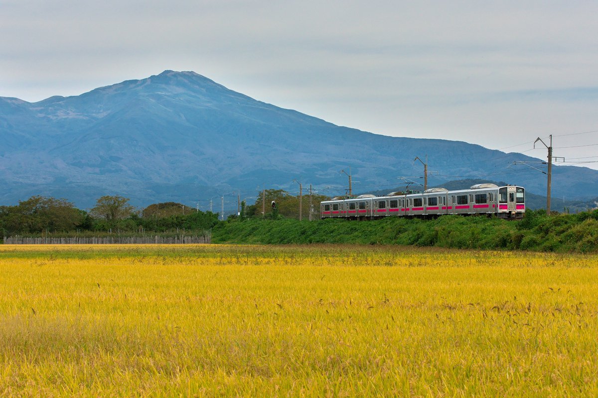 s0811146's tweet photo. とある日の羽越本線

秋田キャラバンMF号各種の酒田回送
定期列車の編成変更いろいろ

701系のかっこよさは時代を超える🙄 https://t.co/K1SbFCd46s