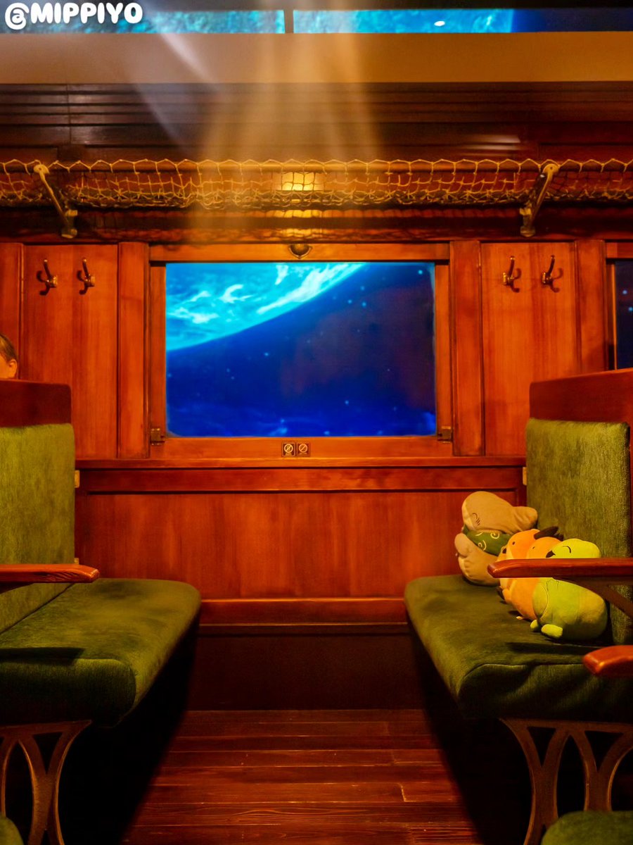MIPPIYO's tweet photo. 車掌さん宇宙旅行連れてってー！🦈角川武蔵野ミュージアムで銀河鉄道のイベントやってたよ🪐999の車窓からは宇宙へ旅立つ列車を眺められるよ🚂
#おでかけ子ザメ
#おでかけ子ザメとおでかけ
#おいSEAたのSEAサクラタウンさんぽ
#子ザメちゃんおさんぽ中 https://t.co/oIwCOS3QEz