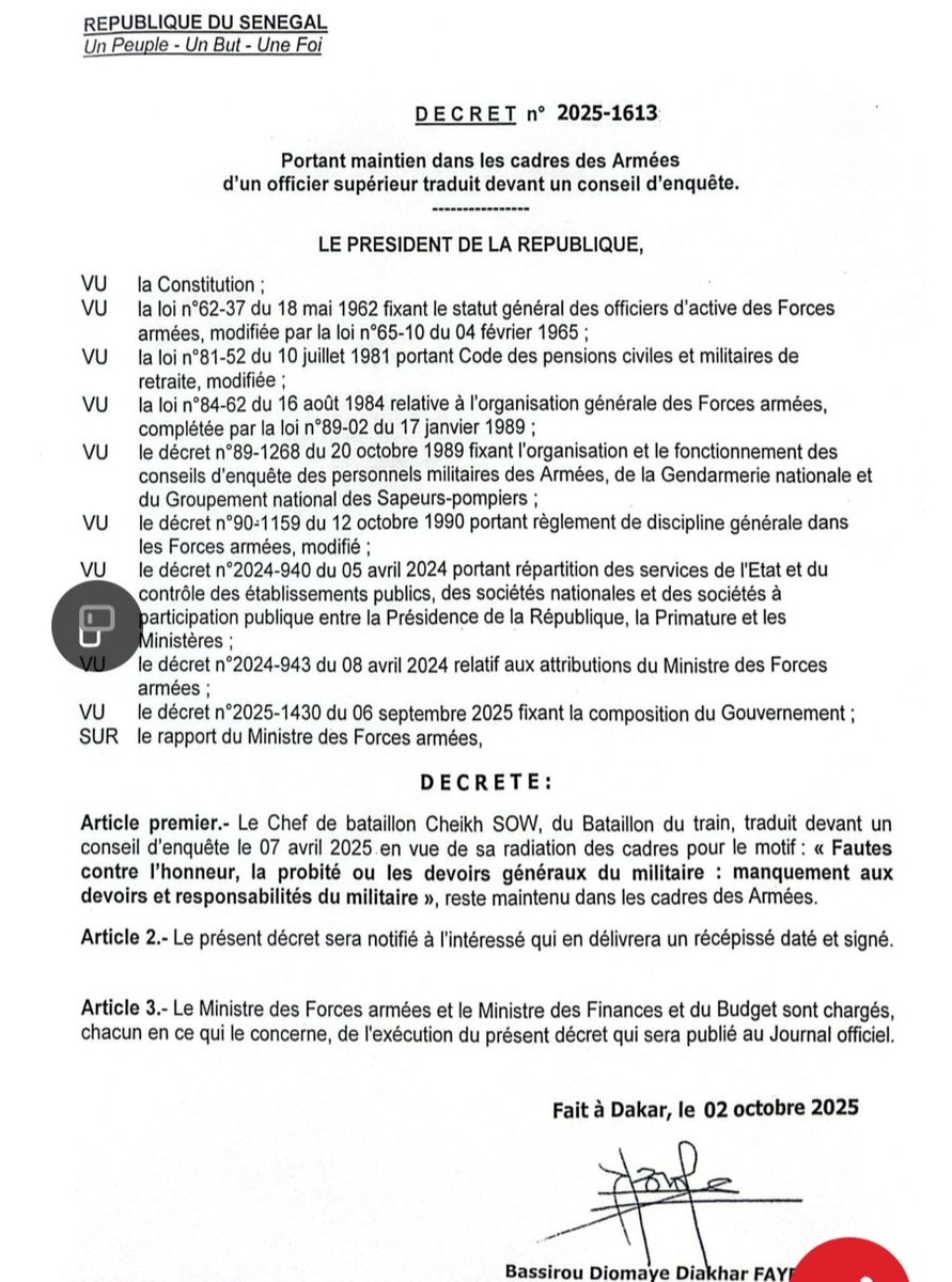 MadiambalD's tweet photo. Le PR Diomaye Faye avait vite réalisé que le Général Kandé était victime d'une conspiration. Ainsi, par un décret du 2/10/2025, avait-il refusé la radiation du Commandant Chef de Bataillon Cheikh Sow, extradé des Usa et qui avait apporté un soutien public au Général Kandé. https://t.co/HrfkR5V0dj