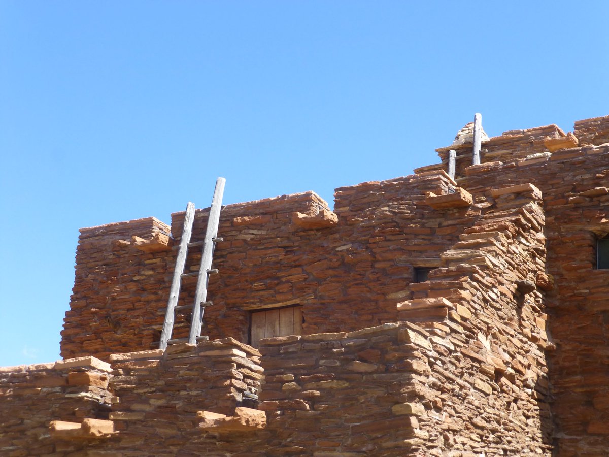 TravelMark1942's tweet photo. 🏜️ Time travel in the southwest of the USA: At the historic Hopi House I was allowed to experience an impressive dance performance by the Navajo. Tradition, music and culture merged into an unforgettable moment full of authenticity and history. #NativeAmericanCulture #HopiHouse https://t.co/Eok3512W7k