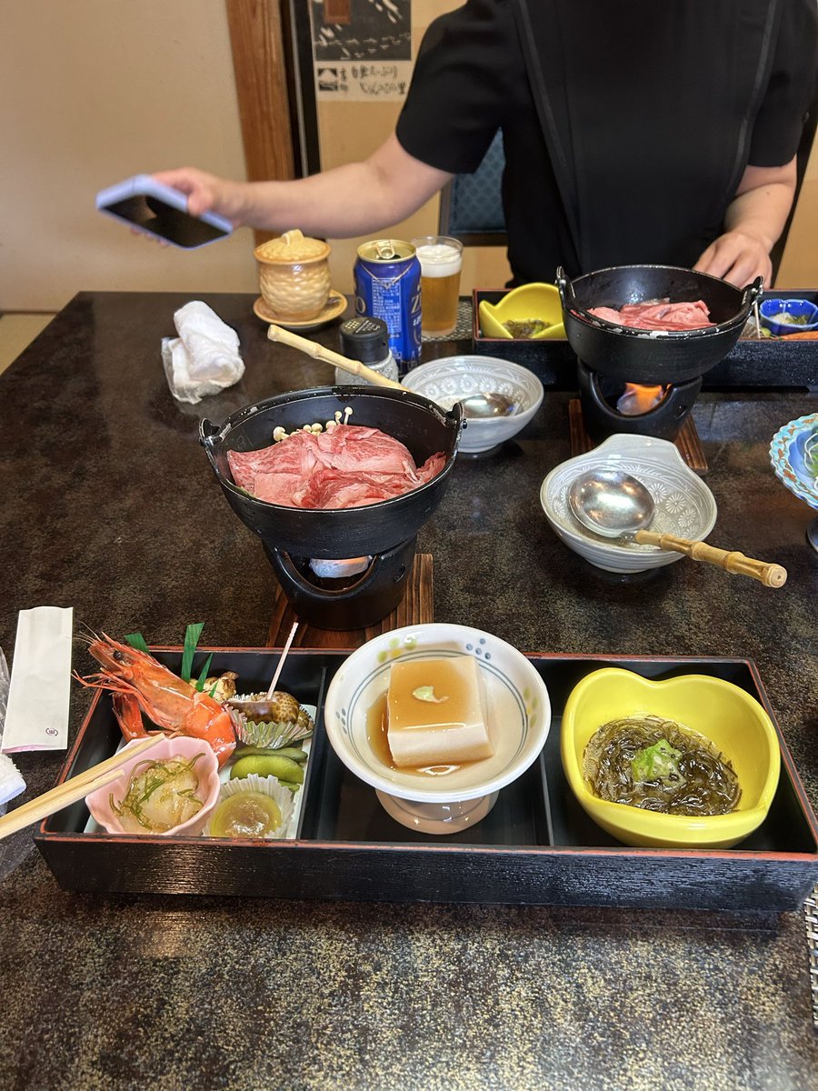odakeshigenao's tweet photo. 義母の一周忌の法要
そして、末っ子の長男jpと一緒に着ようと思って買った関東学院大学ラグビー部のジャージ。二人とも成長して着れないかな。
#音七
#関東学院大学ラグビー部 https://t.co/5bmUFas0T1