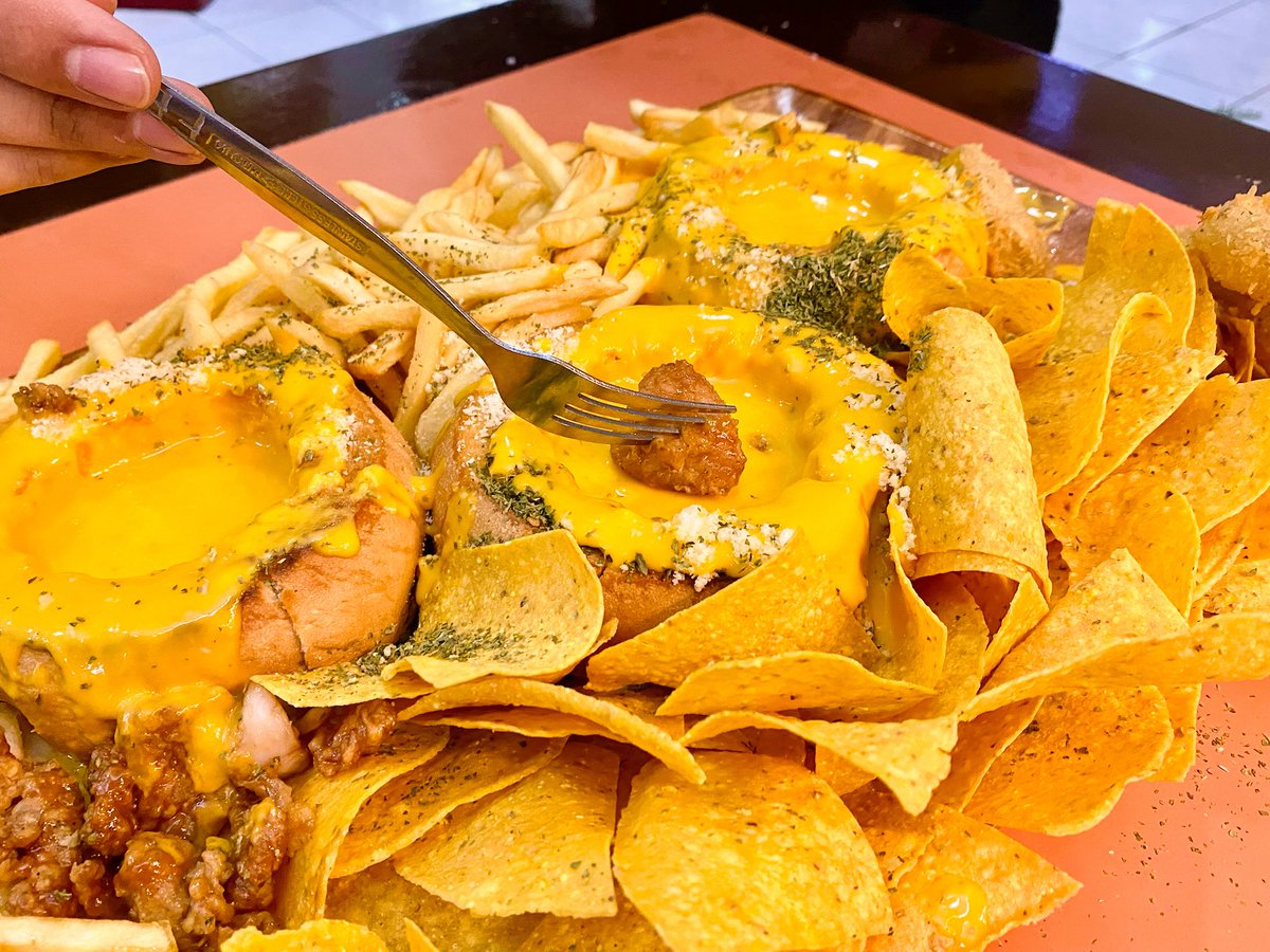 AranetaCity's tweet photo. Everything tastes better with cheese! 🧀🫕

EBC Express has arrived at 📍 Food Express, Level 3, Gateway Mall 1. Visit them now and order your favorite cheesy meals today. 🤩

#AranetaCity #CityOfFirsts #GatewayMall #FoodExpress https://t.co/a1TNzLI7ti