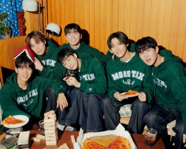 tang__kira's tweet photo. Monsta X akan merilis album Now Project Vol 2 pada 26 september 2026 untuk merayan 11 tahun anniversary fanclub

8 lagu hits Monsta X dari debut hingga 2019 akan direkam ulang dengan suara mereka saat ini.

1. HERO
2. Beautiful
3. Dramarama
4. Jealousy
5. Shoot Out
6. Alligator
7. Follow
8. Trespass
https://t.co/SRWCea8YCh