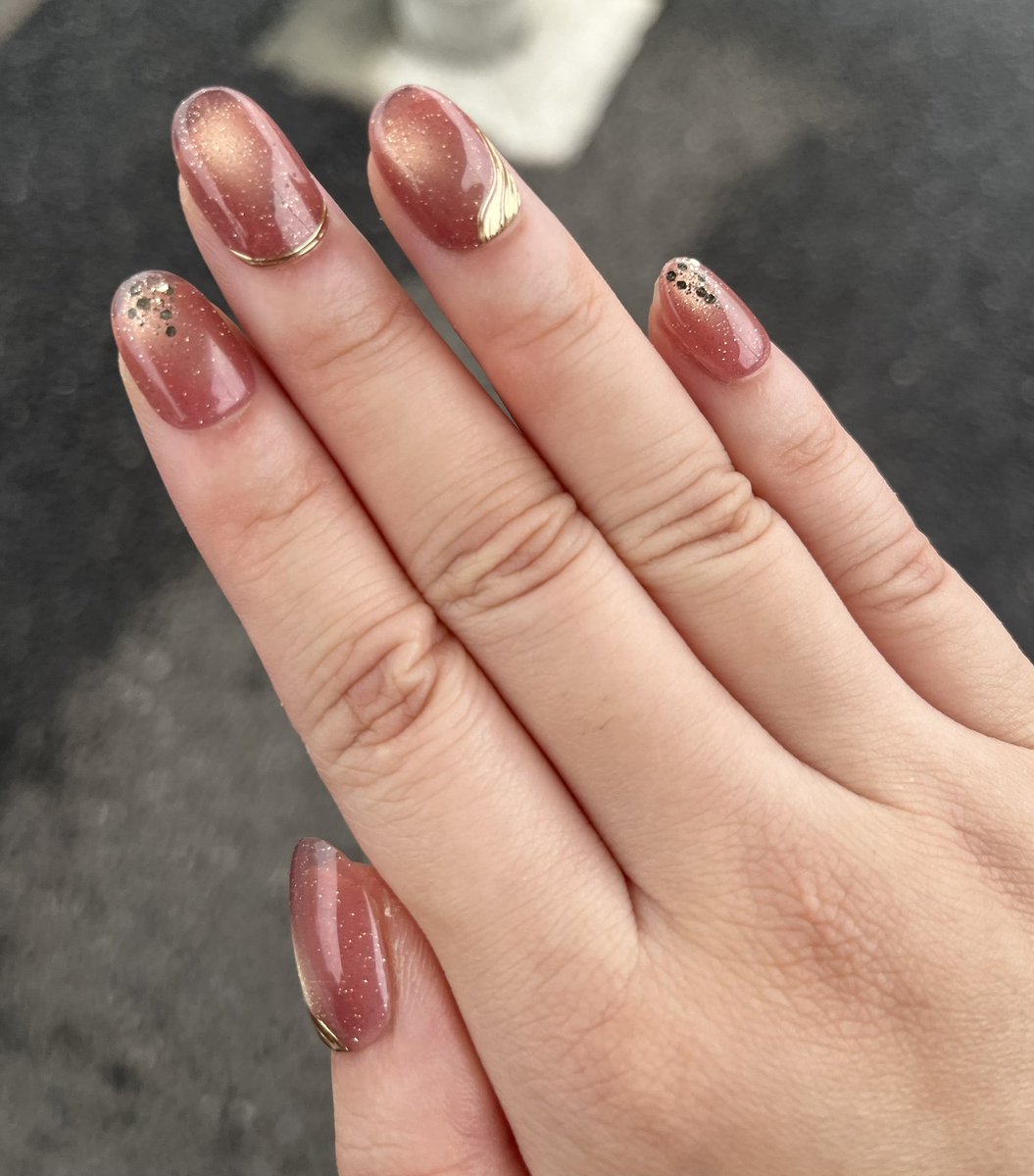 mariuw112's tweet photo. お出かけなので新しく買ったつけ爪💅
大人っぽい色にラメ入ってて可愛い♡長さもちょうどよくて使いやすいー！ https://t.co/ALy3B4ypyy